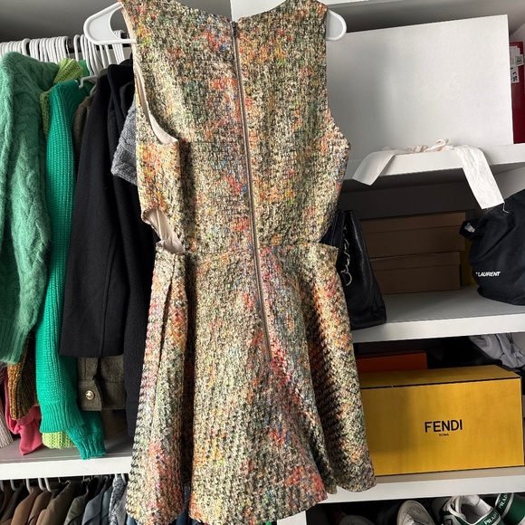 Alice + Olivia Dresses & Skirts - Alice + Olivia Gold multicolor dress size 6